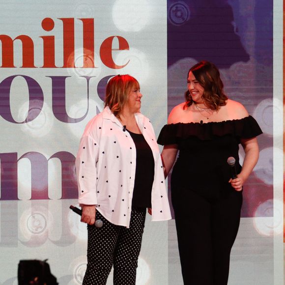 Exclusif - Michèle Bernier et sa fille Charlotte Gaccio lors de l'enregistrement de l'émission "Famille je vous aime" présentée par M. Drucker et qui sera diffusée le 13 juin 2025 sur France 3, aux Studios rive gauche à Paris, France, le 14 avril 2025. © Clovis-Gaffiot/Bestimage
Tout au long de sa carrière, Michel Drucker a interviewé les parents de ses invités pour comprendre leur parcours. Il a tissé des liens avec chacune de leur famille. Voilà comment est née l'idée de " Famille je vous aime ".

Cette émission diffusée en prime time sur France 3, entre la Fête des Mères et la Fête des Pères, a pour thème principal la transmission.

La famille a toujours inspiré les artistes que ce soit en chanson ou en humour. Gad Elmaleh, le parrain de cette première émission sera accompagné de Régine et David, ses parents. Il y aura également Dany Brillant, Anne Roumanoff, Roman Doduick et leur maman, Michèle Bernier, Laurent Voulzy, Gérard Lanvin, Louis Chedid, Michel et Beatrice Leeb et leurs enfants, mais aussi David Hallyday et Olivier de Benoist dont les récents spectacles abordent ce sujet.

Entre émotion et fous rires, nous n'avons pas fini d'aimer ces drôles de Familles !