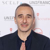 Elie Semoun pris en charge en urgence, l'humoriste interrompu dans ses vacances en Corse
