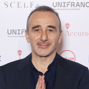 Les vacances d’été d’Élie Semoun ont été brutalement interrompues par une mésaventure dont il se serait bien passé.

Elie Semoun participe à la séance photo de la 32e édition des « Trophées du film français » à l'hôtel InterContinental, à Paris, à Paris, en France. Photo de Jérôme Domine/ABACAPRESS.COM