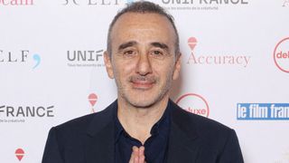 Elie Semoun pris en charge en urgence, l'humoriste interrompu dans ses vacances en Corse