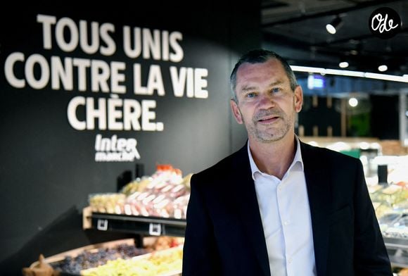 Son été l’a également conduit à Saint-Rémy-de-Provence et à Cambridge. Son "summer dump" s’achève avec une photo dans une salle de sport, annonçant la rentrée.

Thierry Cotillard président du Groupement Mousquetaires visite un supermarché à Paris, France le 5 septembre 2025. 

Photo par Alain Apaydin/ABACAPRESS.COM