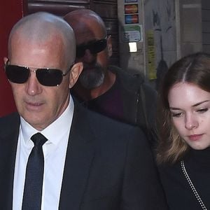 Antonio Banderas et sa fille Stella - La famille et les amis d'A. Banderas arrivent aux funérailles d'Ana Banderas Galledo à Malaga, le 5 novembre 2017. Photo par Bestimage