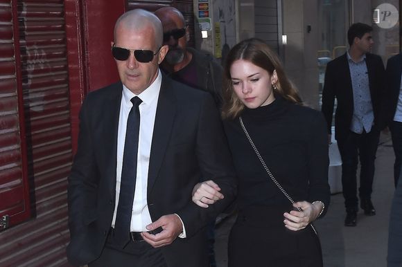 Antonio Banderas et sa fille Stella - La famille et les amis d'A. Banderas arrivent aux funérailles d'Ana Banderas Galledo à Malaga, le 5 novembre 2017. Photo par Bestimage