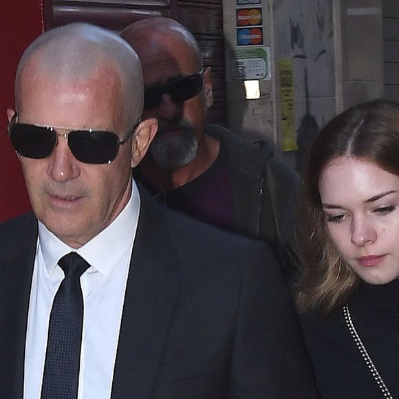 Antonio Banderas et sa fille Stella - La famille et les amis d'A. Banderas arrivent aux funérailles d'Ana Banderas Galledo à Malaga, le 5 novembre 2017. Photo par Bestimage