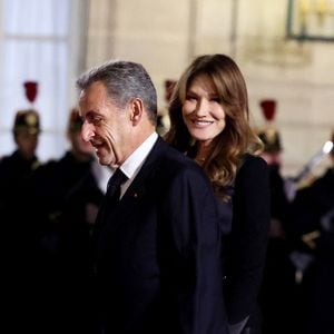 Nicolas Sarkozy et sa femme Carla Bruni-Sarkozy lors de l'accueil par le couple présidentiel français du président du Kazakhstan au palais de l'Elysée à Paris pour un dîner d'état le 5 novembre 2024.

© Dominique Jacovides / Bestimage