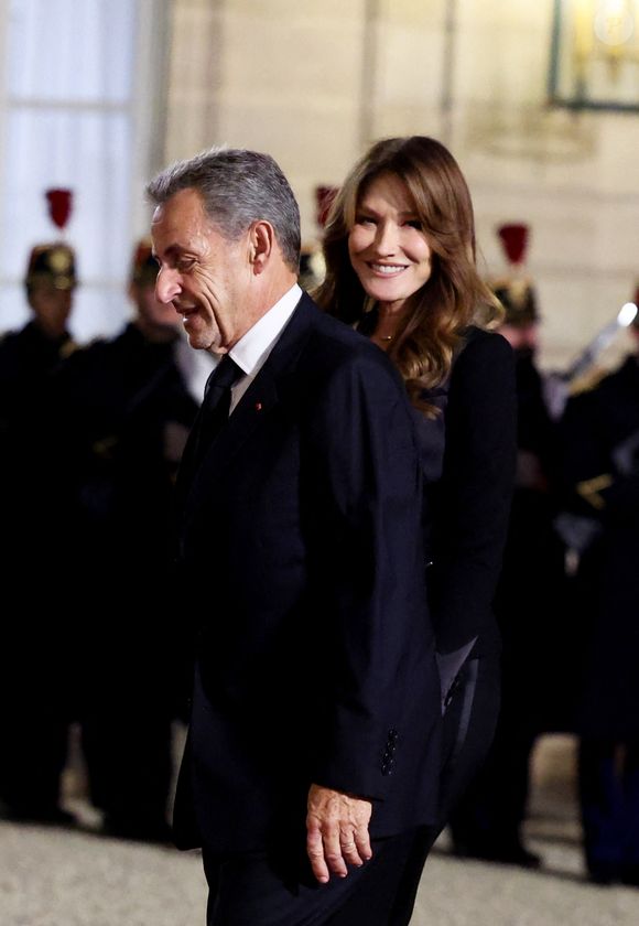 Nicolas Sarkozy et sa femme Carla Bruni-Sarkozy lors de l'accueil par le couple présidentiel français du président du Kazakhstan au palais de l'Elysée à Paris pour un dîner d'état le 5 novembre 2024.

© Dominique Jacovides / Bestimage