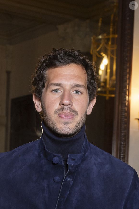 Victor Belmondo, nouvel ambassadeur de Berluti, nouvel ambassadeur de Berluti,  - Photocall pour les 130 ans de Berluti lors de la fashion week à Paris le 22 janvier 2025. © Olivier Borde /Bestimage