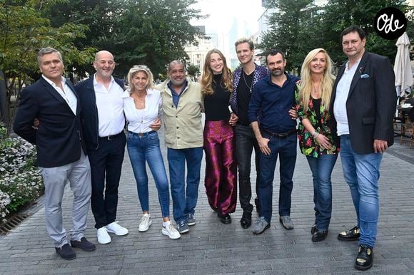 Caroline Margeridon est à Bruxelles avec les acheteurs (Stéphane Vanhandenhoven, Aurore Morisse, Bernard Dumeige, Alexandra Morel, Glorian Kabongo, François-Xavier Renou, François Cases Bardina, Gérald Watelet (animateur) et Jérôme Duvillard (commissaire-priseur)) de l'émission belge "Affaire conclue" pour une vente aux enchères d'objets donnés à "Viva for Life" en Belgique le 29 octobre 2022. ( Photo by Didier Lebrun / Photonews