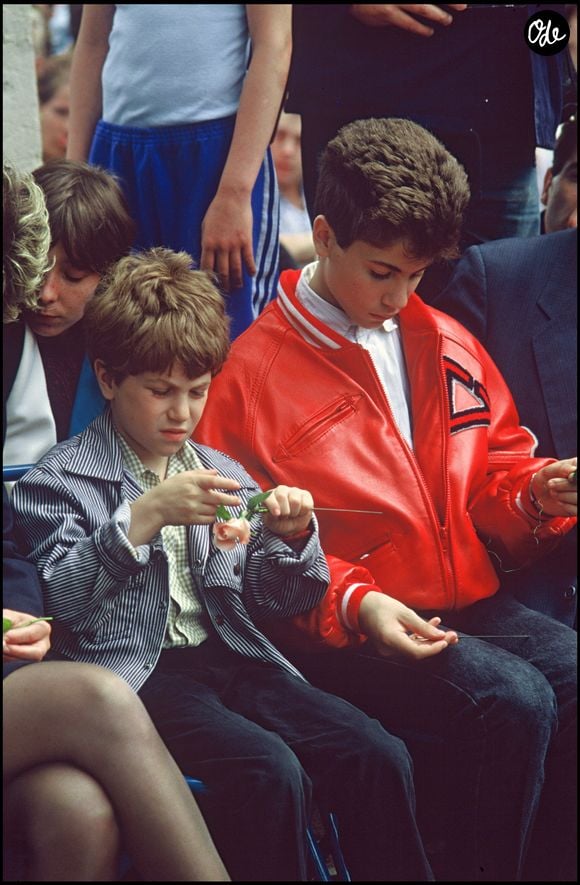Archives - Les deux fils de Coluche Marius et Romain Colucci le jour de l'enterrement de l'humoriste.
Crédit : ANGELI-ASLAN / BESTIMAGE