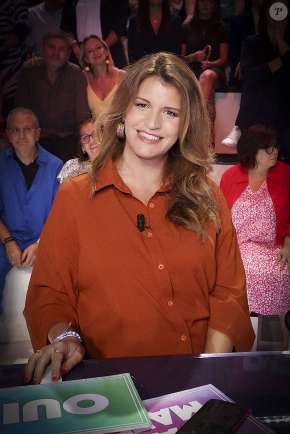 Une heureuse nouvelle pour elle et son époux Matthias Savignac.

Exclusif - Marlène Schiappa - Portraits des chroniqueurs lors de la nouvelle émission "Tout beau, tout n9uf" présentée par C. Hanouna sur W9 à Paris le 1er septembre 2025. © Jack Tribeca / Bestimage