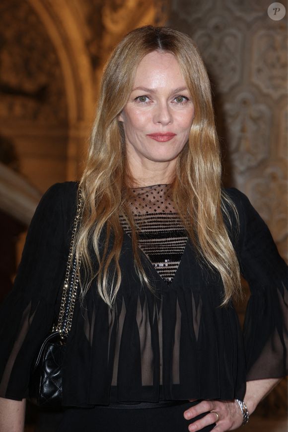 Vanessa Paradis participe au défilé Chanel Front Row lors de la PFW Haute Couture à Paris, France, le 25 juin 2024. Photo by Jerome Dominé/ABACAPRESS.COM