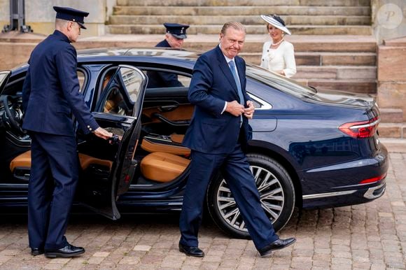 Le duc de Castro accompagnait sa filleule pour ce moment important.

Camilla de Bourbon des Deux-Siciles et le Prince Charles de Bourbon des Deux-Siciles arrivent à la confirmation du Prince Vincent et de la Princesse Joséphine à l'église du Palais de Fredensborg le samedi 18 avril 2026. Photo par Ida Marie Odgaard/Ritzau Scanpix/ABACAPRESS.COM