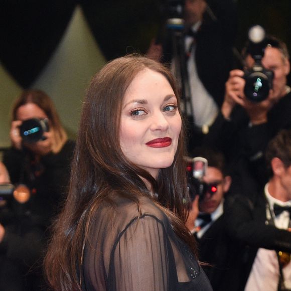 Marion Cotillard - Montée des marches du film " Frère et Soeur " lors du 75ème Festival International du Film de Cannes. © Giancarlo Gorassini / Bestimage