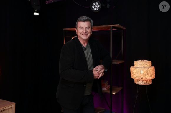 Pascal Bataille en interview pour "Purepeople", avec le format "En privé avec"