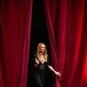 Vanessa Paradis lors de la cérémonie d'ouverture de la 15ème édition du festival Lumière à la Halle Tony Garnier de Lyon le 12 octobre 2024.
© Sandrine Thesillat / Panoramic / Bestimage