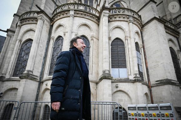 dans un conflit l'opposant à son associé de longue date, Gaël Richard.

Stephane Bern, animatrice et écrivain chargée de la Mission du Patrimoine lors de la visite de Rachida Dati, ministre française de la Culture pour la pose de la première pierre de la flèche de la basilique de Saint-Denis le 14 mars 2025. Photo by Tomas Stevens/ABACAPRESS.COM  France Frankreich Ile-de-France Saint-Denis St Denis Saint Denis 