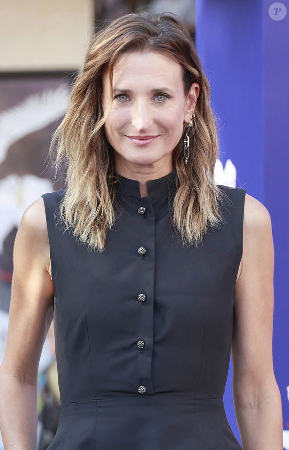 Cette longue parenthèse londonienne a d'ailleurs fait d'elle une femme parfaitement bilingue.

Camille Cottin - La 18ème édition du festival du Film Francophone d'Angoulême, mardi 26 août 2025. © Christophe Aubert via Bestimage