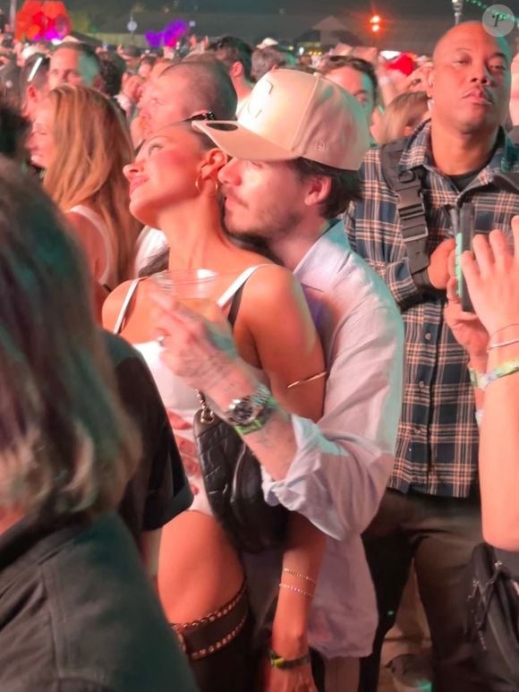 De nombreuses stars étaient présentes durant ce week-end de fête. 

Brooklyn Beckham et sa femme Nicola Peltz à Coachella. Photo par Backgrid USA / Bestimage