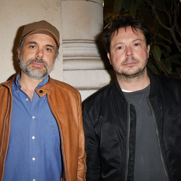 Michel Sardou demeure une figure majeure de la chanson française. Ses fils sont là pour le représenter si besoin

Romain Sardou avec sa compagne Kym Thiriot et Davy Sardou - Jacques Rouveyrollis à fêté ses 60 ans de Lumières au théâtre Edouard 7 à Paris.
© Coadic Guirec / Bestimage