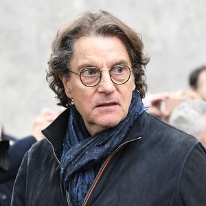 Avec son épouse, ils ont trois filles.

Francis Cabrel lors des obsèques de Dick Rivers à l'église Saint-Pierre de Montmartre à Paris, en France, le 2 mai 2019. Photo ABACAPRESS.COM