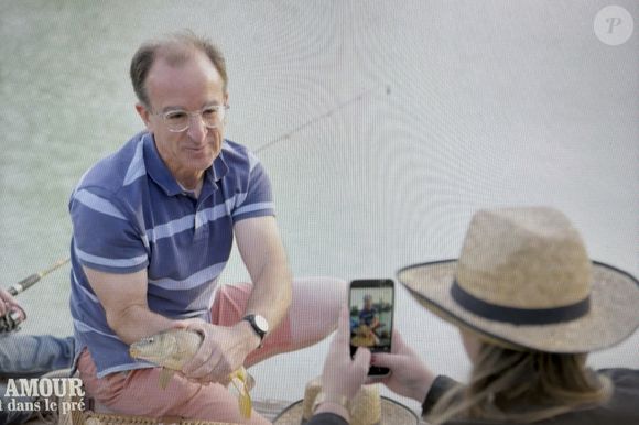 "Je suis en couple. J'ai rencontré Sandrine, qui a écrit à l'émission et puis après du coup on s'est contactés. Ca s'est fait hors des caméras, nous sommes ensemble depuis un petit moment et ça se passe bien. Elle a rencontré ma fille. Elle est sur Paris, en région parisienne".

Samuel au bilan de L'amour est dans le pré