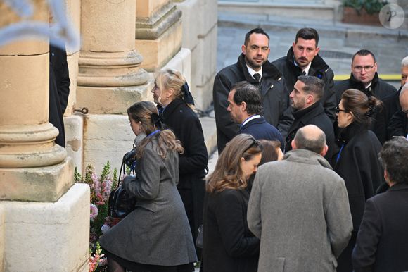 Anna, la petite-fille de Brigitte Bardot avec ses enfants arrivant à l'église Notre-Dame de l'Assomption, pour la cérémonie funéraire de l'actrice française Brigitte Bardot, à Saint-Tropez, dans le sud-est de la France, le 7 janvier 2026. Photo par Julien Reynaud/APS-Medias/ABACAPRESS.COM