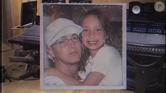 Eminem a diffusé les images de l'annonce de la grossesse de sa fille dans un clip émouvant diffusé en octobre.

Capture du clip d'Eminem dans lequel il découvre la grossesse de sa fille. Photo par Backgrid UK/ Bestimage