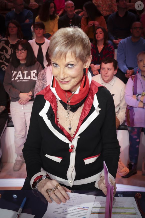 Isabelle Morini-Bosc, sur le plateau de TBT9 présentée par les chroniqueurs en l'absence de C.Hanouna, retenu par les championnats de France par équipe de padel à Troyes. Le programme a été diffusé en direct sur W9, à Paris (France) le 30 janvier 2026.
© Jack Tribeca / Bestimage