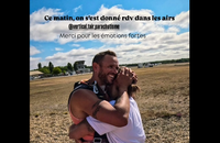 Laure Manaudou et son grand frère Nicolas ont sauté en parachute au bassin d'Arcachon. Instagram, le 5 août 2025.