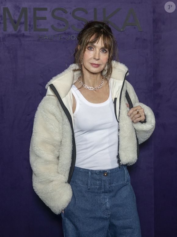 Anne Parillaud au photocall du défilé Messika Collection Femme Prêt-à-Porter Printemps/Eté 2026 lors de la Fashion Week de Paris (PFW), au Musée des Arts décoratifs, à Paris, France, le 13 octobre 2025. © Olivier Borde/Bestimage