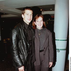 Si ses deux grandes soeurs, Sophie et Juliette, sont parties avant lui du foyer familial, Guillaume Canet partage avec elles une passion...

Guillaume Canet et sa soeur Juliette à l'avant-première du film Barracuda, le 20/10/1997 à Paris. Crédit Coadic Guirec / Bestimage