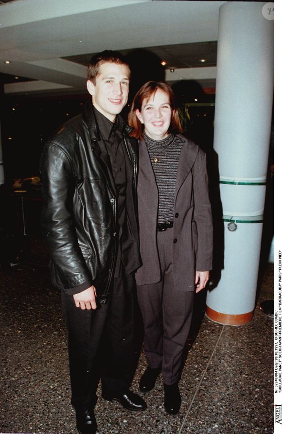 Si ses deux grandes soeurs, Sophie et Juliette, sont parties avant lui du foyer familial, Guillaume Canet partage avec elles une passion...

Guillaume Canet et sa soeur Juliette à l'avant-première du film Barracuda, le 20/10/1997 à Paris. Crédit Coadic Guirec / Bestimage
