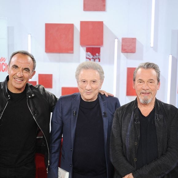 Aurélie Clemente-Ruiz, Nikos Aliagas, Michel Drucker, Florent Pagny et Nicolas Canteloup lors de l'enregistrement de l'émission « Vivement dimanche » au studio Rive Gauche, présentée par Michel Drucker, diffusée sur France 3 le 21 juin 2026, à Paris, France, le 20 mai 2026. © Guillaume Gaffiot/Bestimage