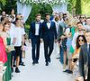 On peut ainsi y voir le couple de tourtereaux main dans la main.

Christophe Beaugrand et son mari.