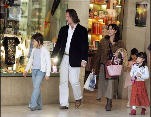 “...et évidemment Jean-Pierre Bellay, le père de Diego”, ajoute cette même source

Lio et Jean-Pierre, père de Diego, avec Léa, Garance et Esmeralda, filles de la chanteuse, à Paris
