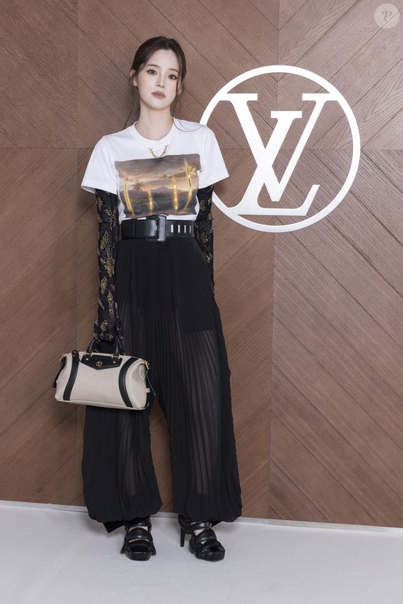 Ouyang Nana - Photo Call pour Le Défilé « Vuitton »Collection Prêt-à-Porter Automne/Hiver 2025-2026" lors de la Fashion Week de Paris (PFW), le 10 mars 2025. © Olivier Borde /Bestimage