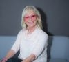 Les proches de l’ancienne animatrice ont formulé une demande particulière en invitant les personnes présentes à porter une tenue blanche ou claire. 

Evelyne Leclercq - Melody TV - Salon du Tourisme porte de Versaille
