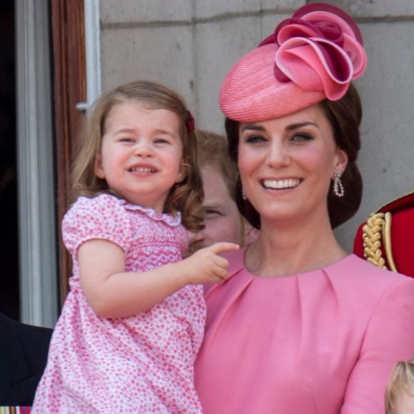 Catherine Kate Middleton, duchesse de Cambridge et la princesse Charlotte - La famille royale d'Angleterre au palais de Buckingham pour assister à la parade "Trooping The Colour" à Londres le 17 juin 2017.