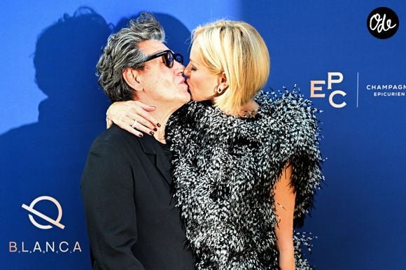 En couple officiellement depuis septembre 2024, Marc Lavoine et Adriana Karembeu vivent une relation assumée et fusionnelle, née d'un véritable coup de foudre.

Marc Lavoine et Adriana Karembeu - 11ème édition du Gala de charité de Patrick Mouratoglou à la Mouratoglou Academy & Resort à Biot le 21 juin 2025. Ce gala de prestige réunit chaque année les grandes figures du sport, du divertissement et de nombreux donateurs, mobilisés pour soutenir les jeunes talents du tennis mondial. © Bruno Bebert/Bestimage