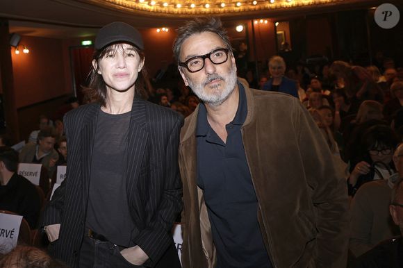 Charlotte Gainsbourg et son compagnon Yvan Attal à la soirée de mobilisation "L'Europe contre l'antisémitisme" au théâtre Antoine à Paris le 3 juin 2024. © Cédric Perrin/Bestimage