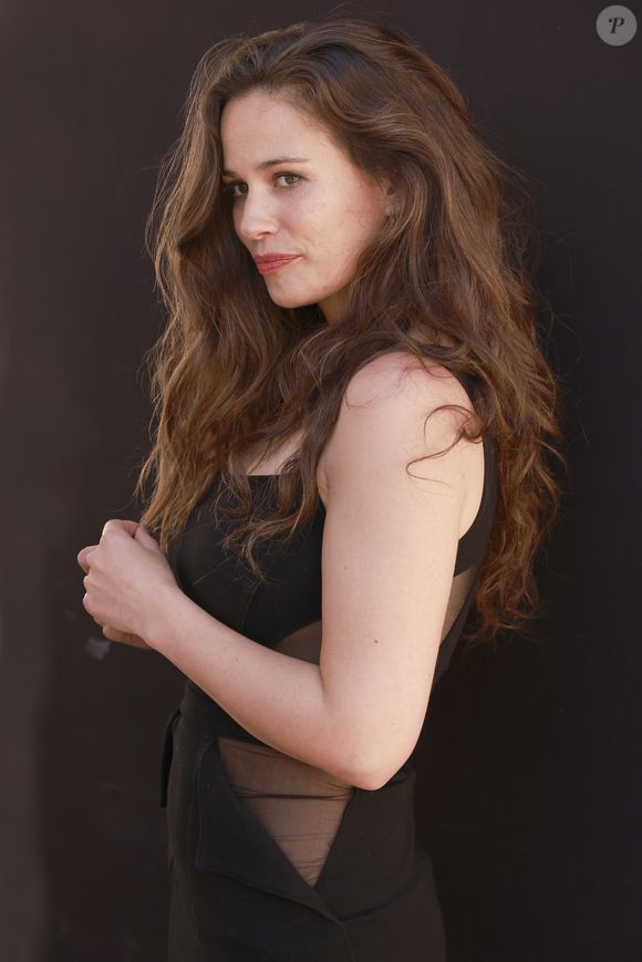 Lucie Lucas est partie vivre dans les Côtes-d’Armor.

Lucie Lucas de la série Cannes Confidential à Cannes Séries, dimanche 16 avril 2023.

Christophe Aubert via Bestimage