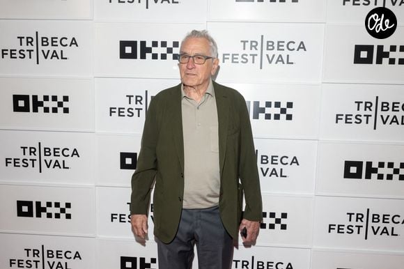 Pour rester en forme, l’acteur s’appuie sur une routine matinale bien réglée, avec un réveil entre 5 et 6 heures.

Robert De Niro à la réunion du 50e anniversaire de Taxi Driver dans le cadre du 25e Festival de Tribeca au BMCC Tribeca Performing Arts Center, New York, le 5 juin 2026. (Credit: M10s / TheNews2)(Foto: M10S/Thenews2/Zumapress)