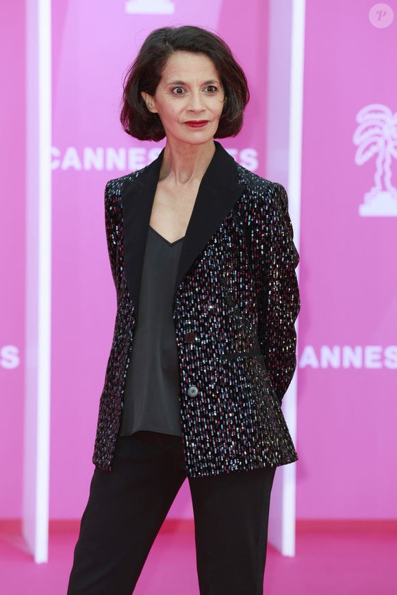 Sophia Aram - La 8ème édition du festival Canneseries à Cannes. Soirée d'ouverture jeudi 24 avril 2025. © Christophe Aubert via Bestimage