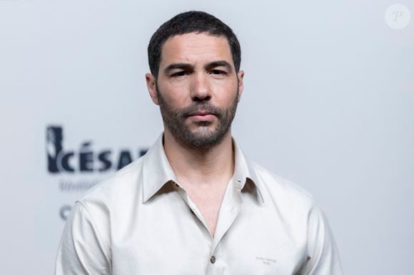 Ses enfants sont restés avec leur père, Tahar Rahim, à qui elle fait pleinement confiance.

Tahar Rahim - Photocall du dîner des Révélations César 2026 à l'Elysée Montmartre à Paris, France, le 19 janvier 2026.
 
© Olivier Borde / Bestimage