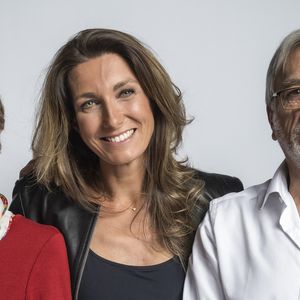 Anne-Claire Coudray, son père Jean et sa mère Michelle Coudray à l'enregistrement de l'émission "La Chanson secrète 10" diffusée sur TF1 le 22 janvier 2022.
Crédit Jacovides-Moreau / Bestimage