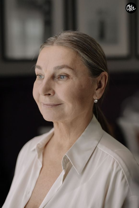 Enfin, privilégier les blushs crème lumineux permet de redonner instantanément un coup de jeune au visage.