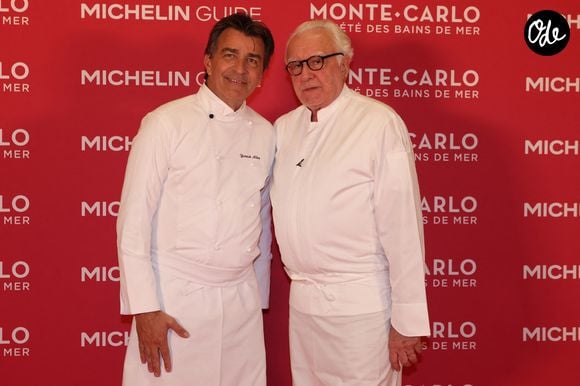 Les chefs Alain Ducasse et Yannick Alléno au photocall du dîner des Chefs, à la veille de la Cérémonie des remises des Etoiles Michelin à l'hôtel de Paris Monte-Carlo à Monaco, le 15 mars 2026. © Jean-Marc Lhomer/Bestimage