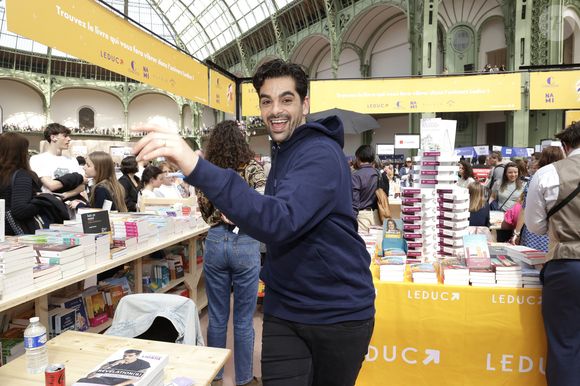 Véritable passionné, il s'est livré avec sincérité dans son ouvrage Révélation(s), paru aux éditions Leduc en janvier 2026. 

Christophe Licata - Festival du Livre de Paris 2025 au Grand Palais à Paris le 12 avril 2025.
© Cédric Perrin / Bestimage