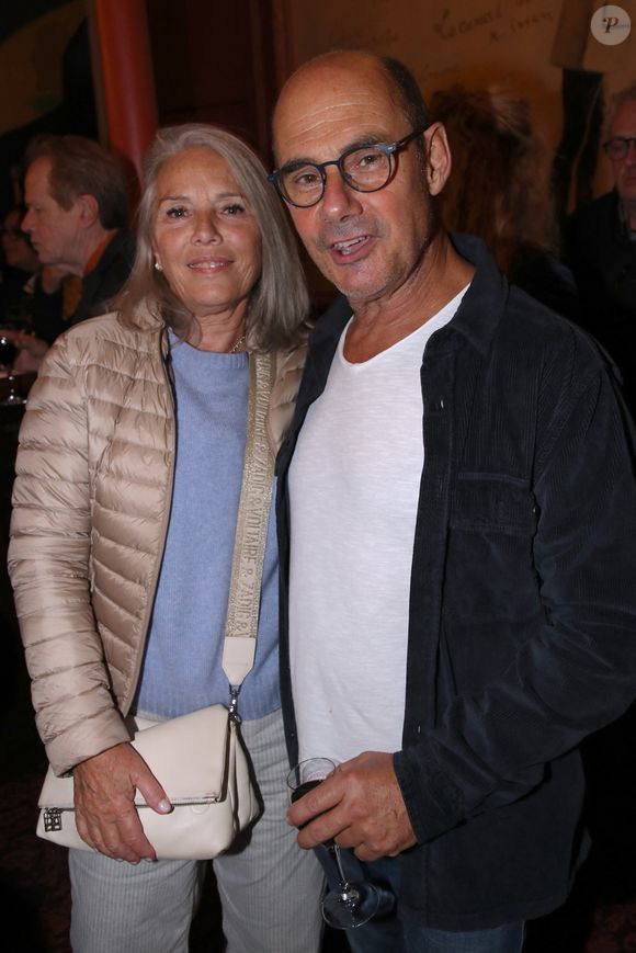 Sur la longévité de leur couple, Bernard Campan résume : communiquer, se remettre en question, et avoir eu la chance de rencontrer la bonne personne.

Exclusif - Bernard Campan et sa femme Anne - Cocktail à la suite de la Pièce "Check up" au théâtre Antoine à Paris, France. © Bertrand Rindoff / Bestimage
