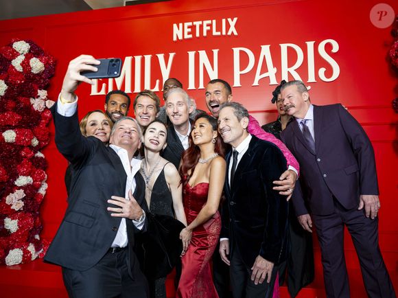 Connu pour être un acteur important de la série à succès Emily in Paris

Lucien Laviscount, Samuel Arnold, Lucas Bravo, Bruno Gouery, William Abadie (smoking croisé dessiné par Caroline Scheufele Caroline's Couture), Philippine Leroy-Beaulieu, Lily Collins, Ashley Park, Ted Sarandos, Darren Star, Andrew Fleming lors de la première de la série "Emily in Paris" saison 5 au Grand Rex à Paris le 15 décembre 2025.

© Pierre Perusseau / Bestimage